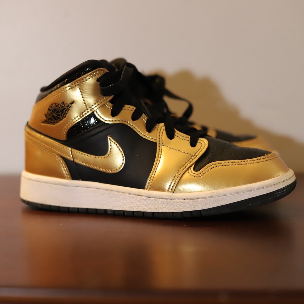 AIR JORDAN 1 MID METALLIC GOLD